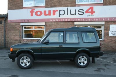 Land Rover Discovery 2.5 300 TDI Four Wheel Drive Diesel Metallic GreenLand Rover Discovery 2.5 300 TDI Four Wheel Drive Diesel Metallic Green at Four Plus 4 Leeds