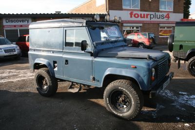 Land Rover Defender 2.5 90 200 tdI Four Wheel Drive Diesel blueLand Rover Defender 2.5 90 200 tdI Four Wheel Drive Diesel blue at Four Plus 4 Leeds