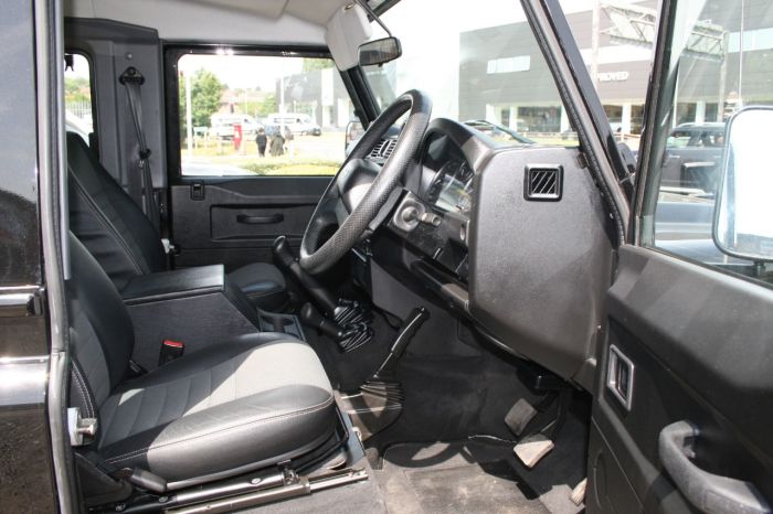 Land Rover Defender 2.4 XS Station Wagon TDCi Four Wheel Drive Diesel Black