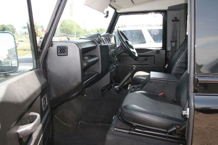 Land Rover Defender 2.4 XS Station Wagon TDCi Four Wheel Drive Diesel Black